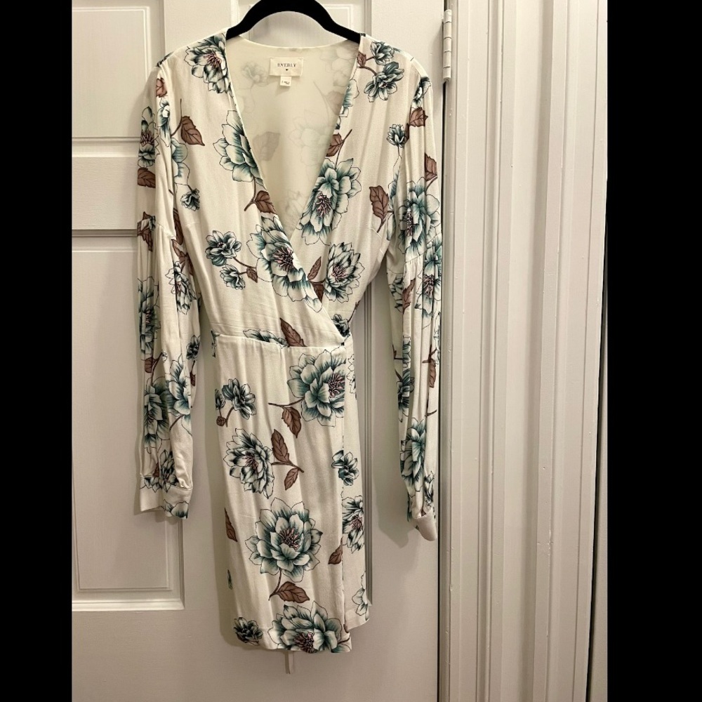Everly white floral Wrap Mini Dress size S